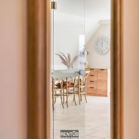 Monet - For 10 Persons In Apartmán