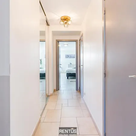 Monet - For 10 Persons In 아파트